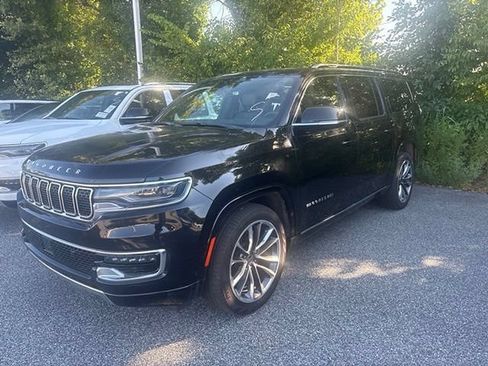 Used 2024 Jeep Wagoneer L Series III w/ Premium Group I AWD/4WD image 15