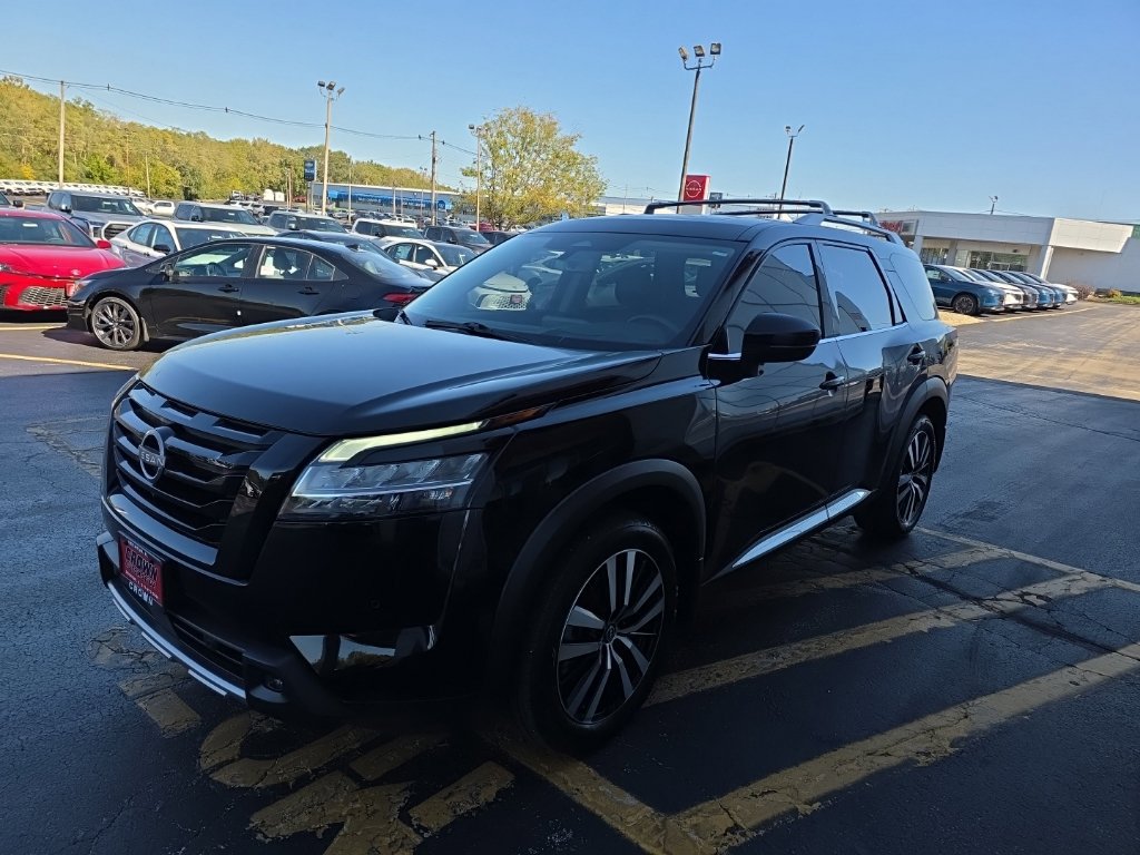 Used 2024 Nissan Pathfinder Platinum AWD/4WD image 9