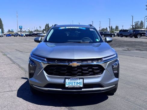 New 2025 Chevrolet Trax LT w/ Driver Confidence Package image 2