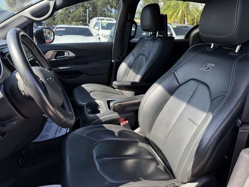 Used 2020 Chrysler Pacifica Touring-L AWD/4WD image 12