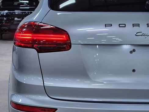 Used 2018 Porsche Cayenne image 20