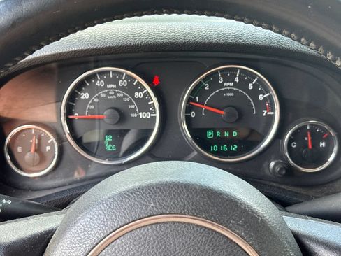 Used 2012 Jeep Wrangler Unlimited Rubicon w/ Dual Top Group AWD/4WD image 23