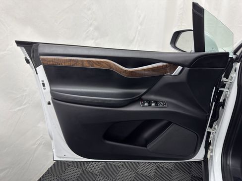 Used 2020 Tesla Model X Long Range image 15