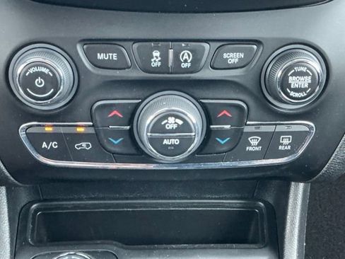 Used 2020 Jeep Cherokee Limited AWD/4WD image 31