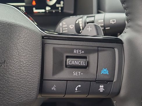 Used 2025 Nissan Rogue Platinum w/ Platinum Premium Package image 28