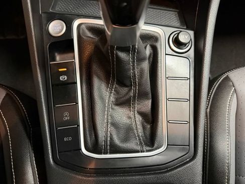 Used 2025 Volkswagen Jetta SE FWD image 38