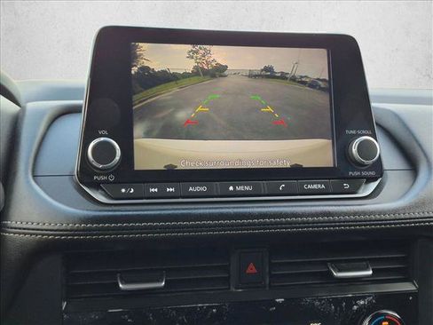 Used 2024 Nissan Rogue SV FWD image 13