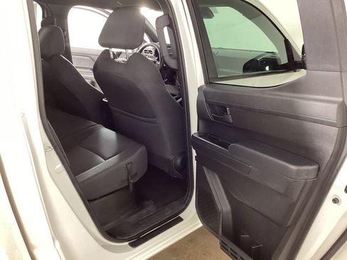 Used 2024 Toyota Tacoma SR5 AWD/4WD image 20