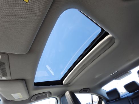 Used 2018 Acura ILX image 2