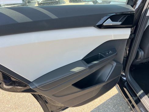 New 2025 Volkswagen Taos S image 17