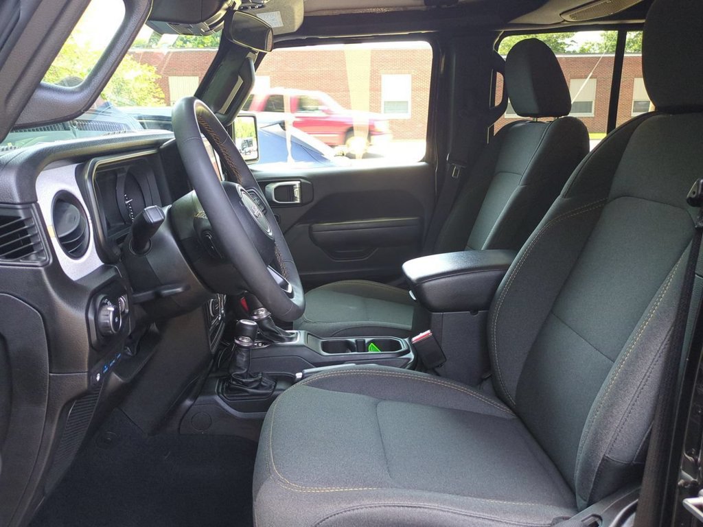 Used 2024 Jeep Wrangler Unlimited w/ Convenience Group AWD/4WD image 21
