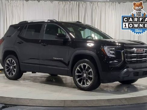 Used 2025 GMC Terrain Elevation w/ Elevation Premium Package image 2