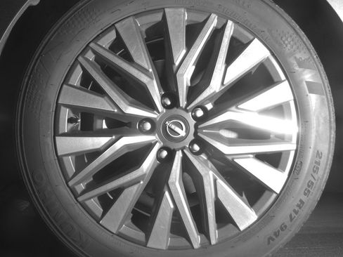 Used 2025 Nissan Altima 2.5 SV FWD image 12