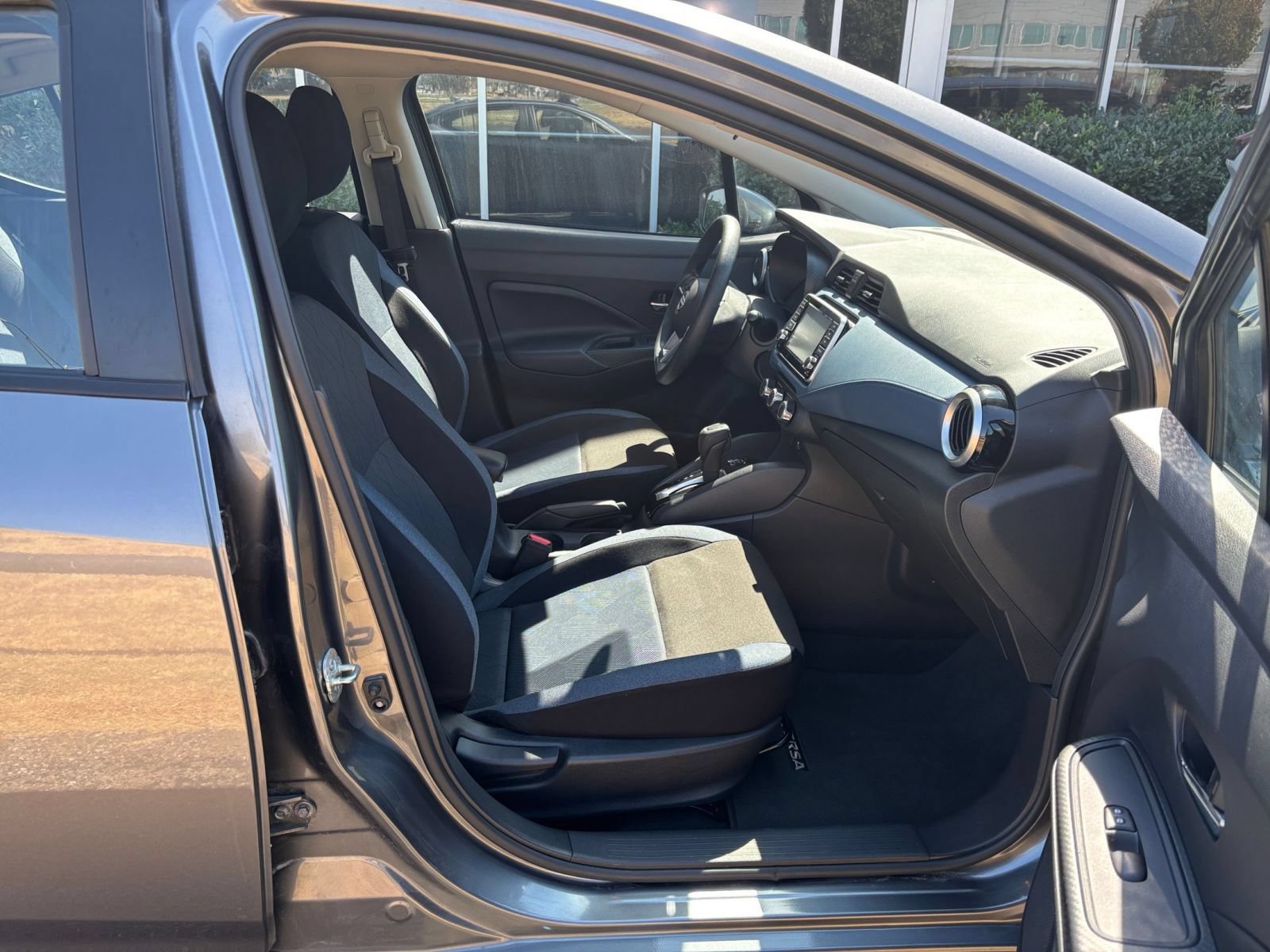 Used 2025 Nissan Versa SV FWD image 33