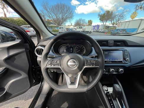 Used 2025 Nissan Versa SV image 32