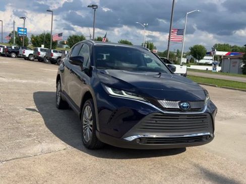 Used 2022 Toyota Venza XLE AWD/4WD image 3