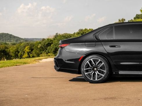 Used 2023 BMW 760i xDrive w/ Executive Package AWD/4WD image 10