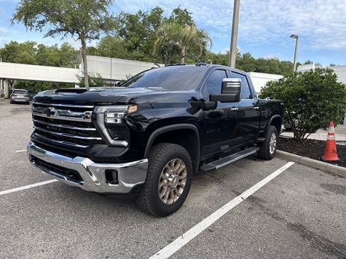 Used 2025 Chevrolet Silverado 2500 LTZ w/ LTZ Premium Package AWD/4WD image 3