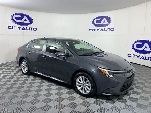 Used 2024 Toyota Corolla LE w/ LE Convenience Package FWD image 1