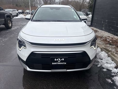 Used 2023 Kia Niro EX image 5