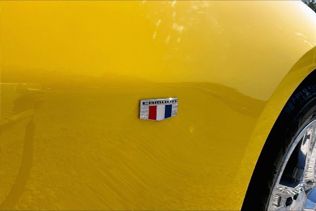 Used 2018 Chevrolet Camaro LT RWD image 12