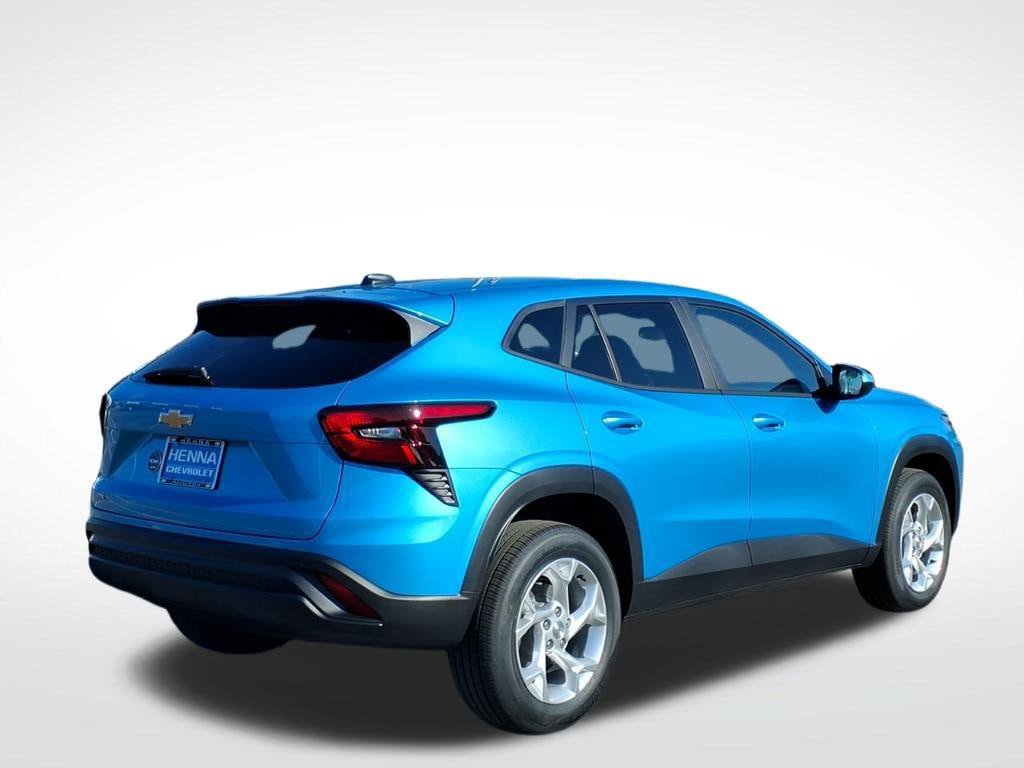 New 2026 Chevrolet Trax LS w/ LS Convenience Package FWD image 3