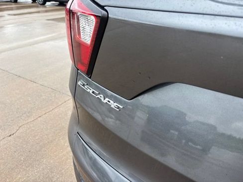 Used 2019 Ford Escape SE FWD image 9