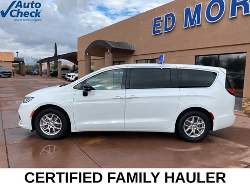 Used 2024 Chrysler Pacifica Touring-L FWD image 5