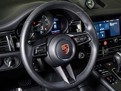 Certified 2026 Porsche Macan AWD/4WD image 18