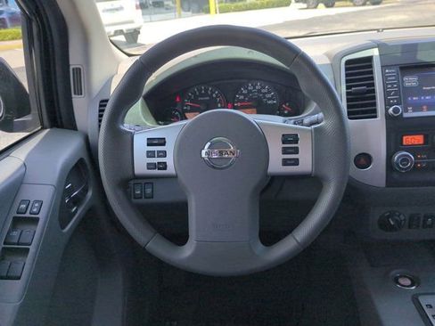 Used 2021 Nissan Frontier SV w/ Midnight Edition Floor Mats AWD/4WD image 17