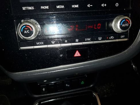 Used 2020 Mitsubishi Outlander ES AWD/4WD image 20