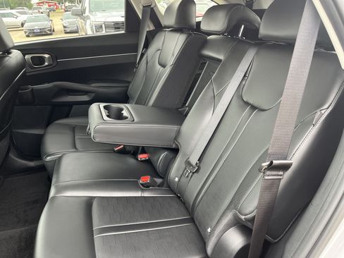 Used 2025 Kia Sorento S FWD image 12