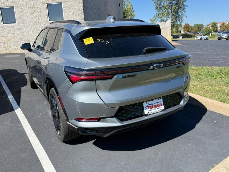 Used 2024 Chevrolet Equinox EV RS FWD image 3