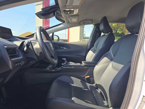 Used 2025 Toyota Prius XLE FWD image 21