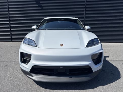 Certified 2025 Porsche Macan Electric image 8