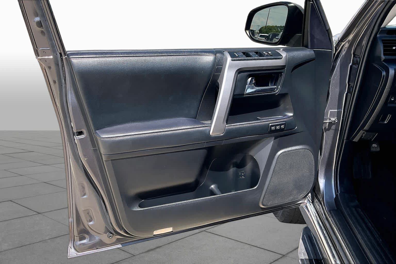 Used 2021 Toyota 4Runner Limited AWD/4WD image 40