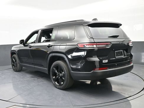 Used 2021 Jeep Grand Cherokee L Laredo image 4