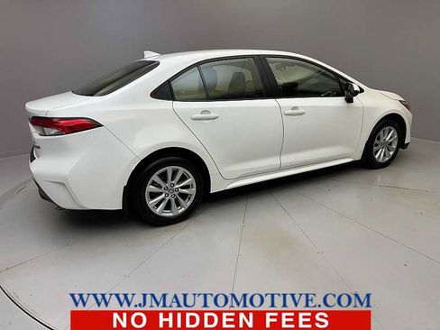 Used 2023 Toyota Corolla LE w/ LE Convenience Package FWD image 5