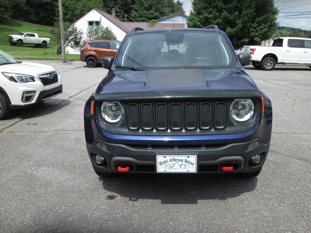 Used 2018 Jeep Renegade Trailhawk w/ UConnect 8.4 Nav Group AWD/4WD image 2