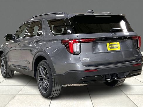 Certified 2025 Ford Explorer ST-Line w/ ST-Line Street Pack image 11