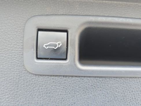 Used 2021 Toyota Highlander XLE FWD image 15