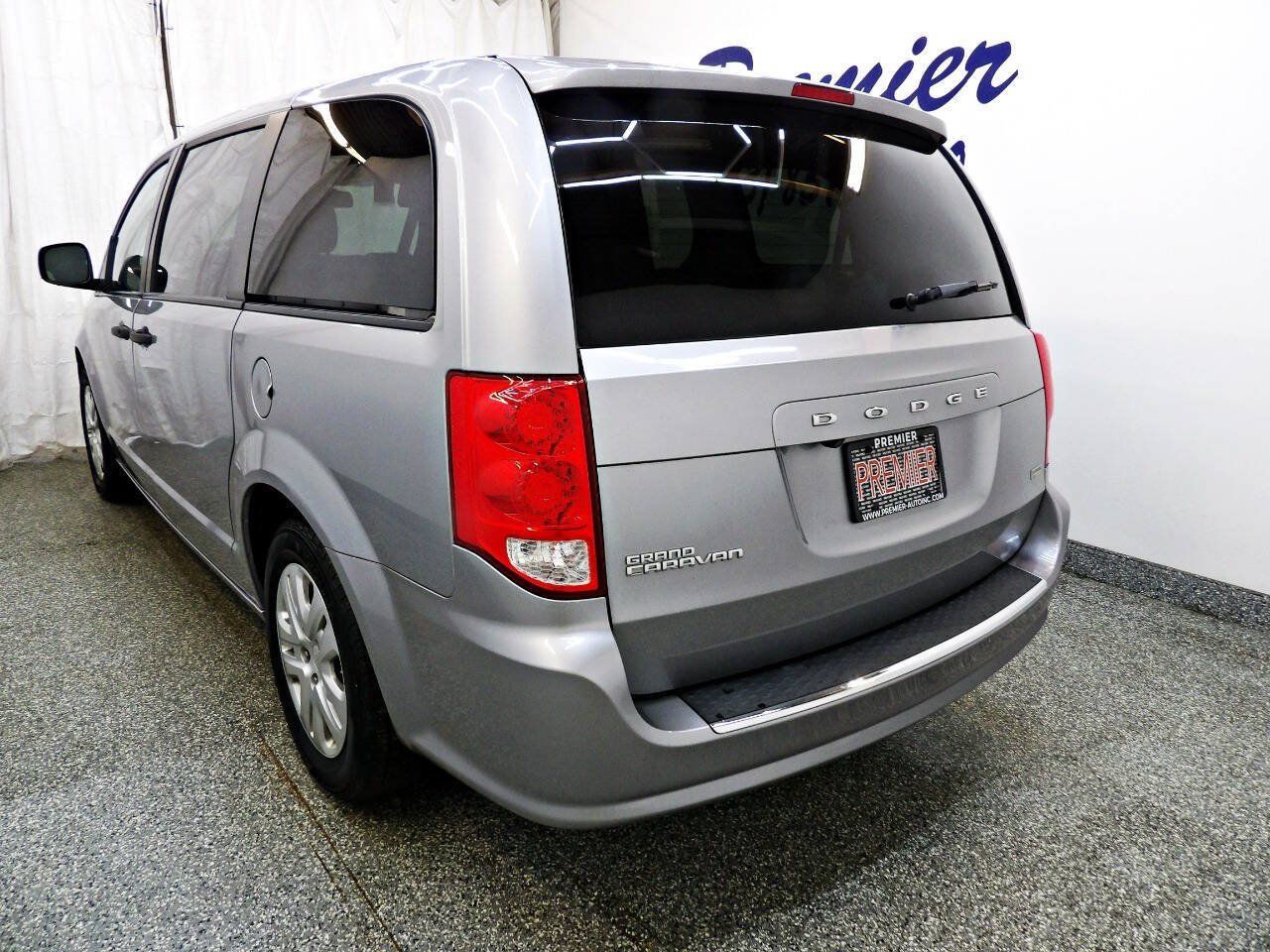 Used 2019 Dodge Grand Caravan SE w/ UConnect Hands-Free Group FWD image 7