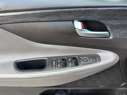 Used 2019 Hyundai Santa Fe SE AWD/4WD image 9