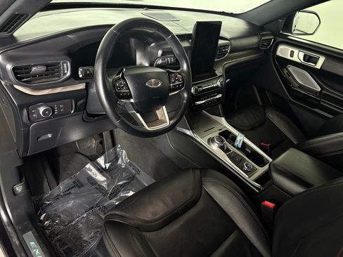 Used 2022 Ford Explorer Platinum w/ Premium Technology Package image 20