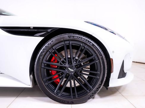 Used 2025 Aston Martin DB12 Coupe RWD image 19
