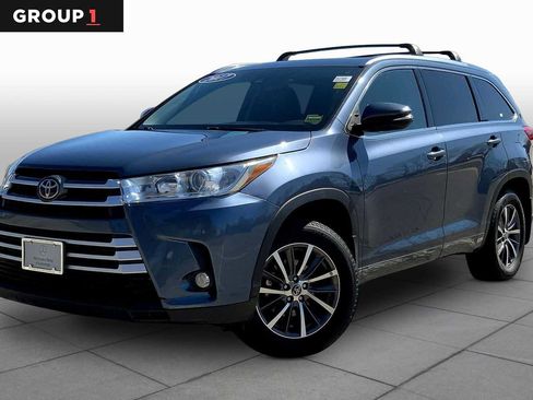 Used 2017 Toyota Highlander XLE AWD/4WD image 1
