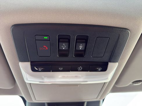 Used 2023 Nissan Rogue Platinum AWD/4WD image 27