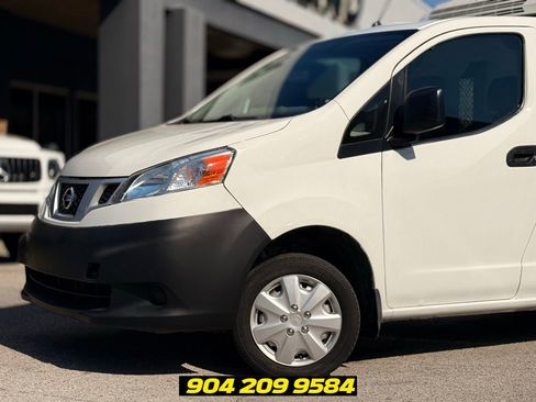 Used 2015 Nissan NV200 SV FWD image 2