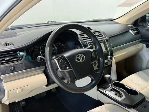 Used 2013 Toyota Camry LE FWD image 12