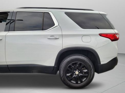 Used 2021 Chevrolet Traverse LT image 17